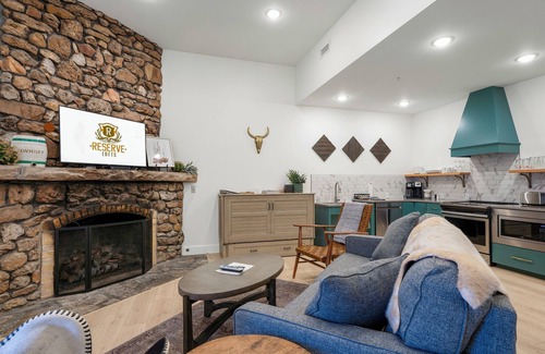 Osage Beach Condo | LAKEFRONT/Center of Osage Beach/pool - 1 Bedroom Loft located above 1932 Reserve