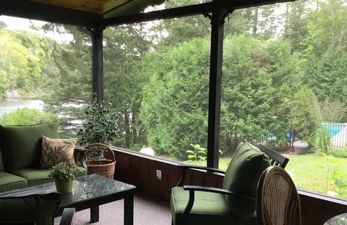 Les Pays-d'en-Haut Regional County Municipality Ski Chalet | Lakefront Chalet Sanctuary