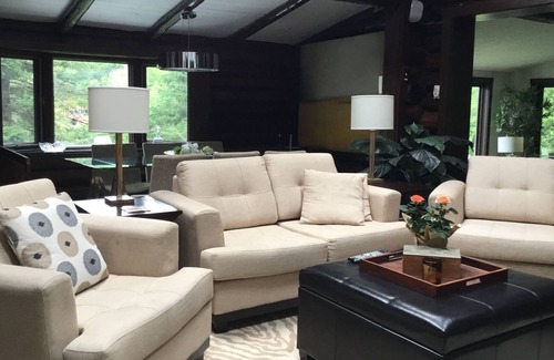 Les Pays-d'en-Haut Regional County Municipality Ski Chalet | Lakefront Chalet Sanctuary
