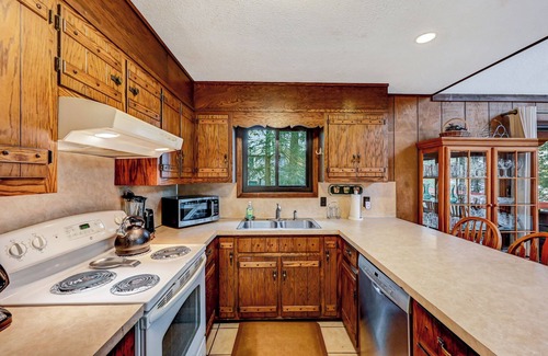 Gouldsboro Ski Chalet | Lakefront Chalet on Big Bass Lake - 5 BR Spacious Home on 3 Levels