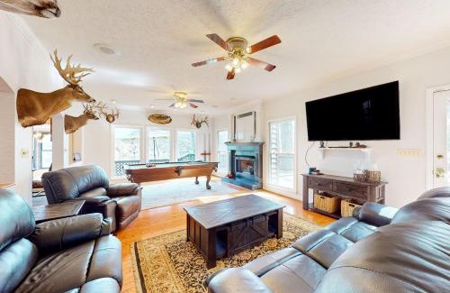 Pulaski House | Lakefront Chateau