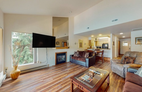 Bigfork Condo | Lakefront condo with balcony, stunning views, fast WiFi & W/D