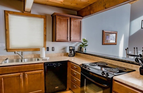 Pagosa Springs House | Lakefront Cottage backs up to Lake Pagosa, deck, firepit, 5min to town, Smart TV
