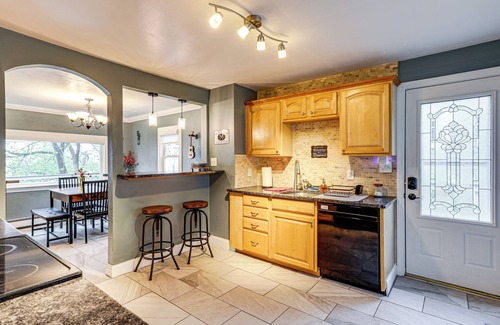 Forest Grove Cottage | Lakefront Cottage 2 Mi to Palladium in Worcester!