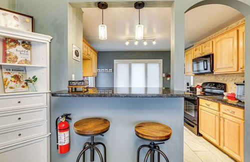 Forest Grove Cottage | Lakefront Cottage 2 Mi to Palladium in Worcester!