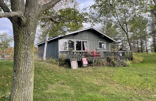 Carling Cottage | Lakefront Cottage at the end of the road