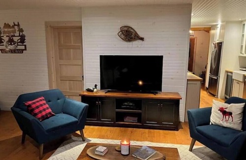 Novar Cottage | Lakefront Cottage Huntsville Retreat