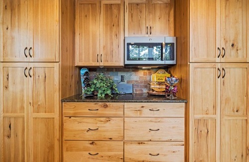Howard House | Lakefront Cottage on Apple Valley Lake