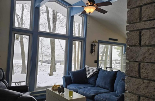 Au Gres Cottage | Lakefront Cottage on Saginaw Bay w/ Private Beach