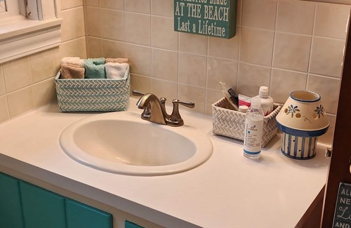 Au Gres Cottage | Lakefront Cottage on Saginaw Bay w/ Private Beach