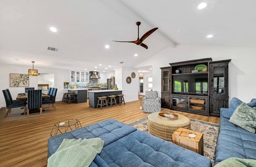 Kingsland House | Lakefront, Dock, Yard - Pet Friendly (with Fee!)