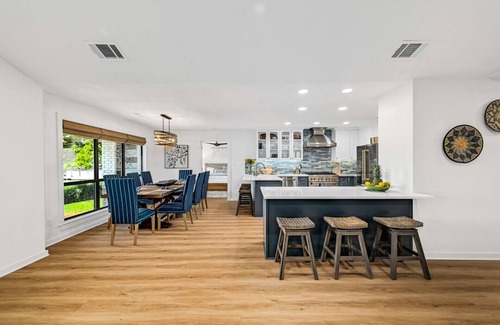Kingsland House | Lakefront, Dock, Yard - Pet Friendly (with Fee!)