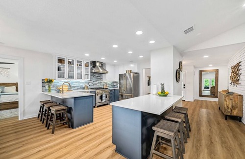 Kingsland House | Lakefront, Dock, Yard - Pet Friendly (with Fee!)