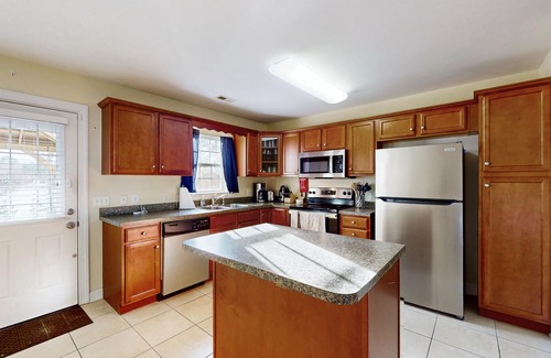 Boiling Spring Lakes House | Lakefront dog-friendly home near beach/Wilmington with private gazebo, W/D