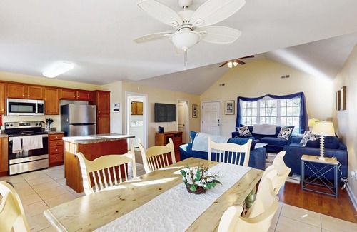 Boiling Spring Lakes House | Lakefront dog-friendly home near beach/Wilmington with private gazebo, W/D