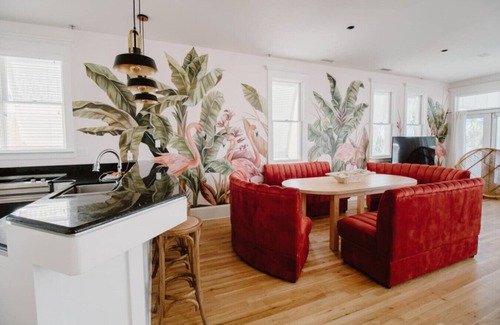 Sunnyside Apartment | Lakefront Downtown Carillon Beach with 4 POOLS!