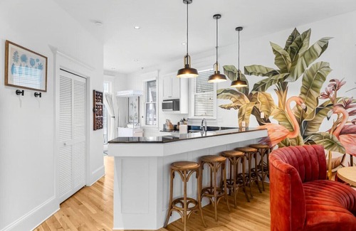 Sunnyside Apartment | Lakefront Downtown Carillon Beach with 4 POOLS!