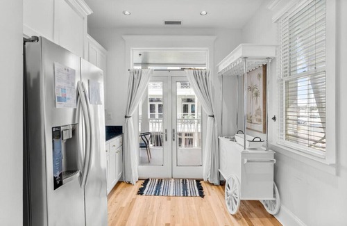Sunnyside Apartment | Lakefront Downtown Carillon Beach with 4 POOLS!