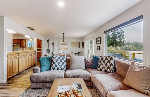 Dunes City House | Lakefront dream with private hot tub, dock, kayaks, pedal boat & amazing views