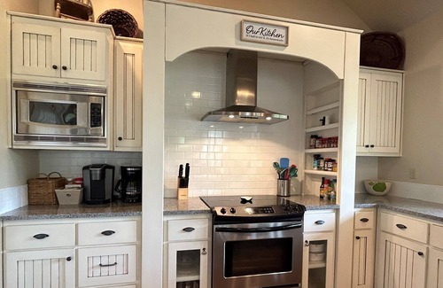Eucha Cottage | Lakefront Dripping Springs Cottage - Fully Stocked