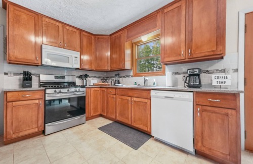 Traverse City House | Lakefront Escape: HotTub, Kayaks,Central A/C, Pets