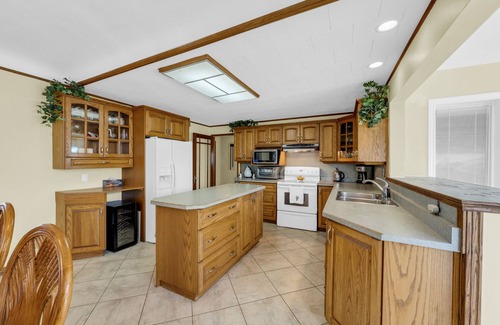 Harwich House | Lakefront Estate Home W/Guest House Private Beach!