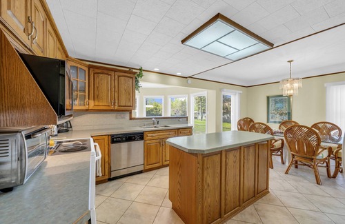 Harwich House | Lakefront Estate Home W/Guest House Private Beach!