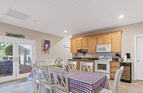 Lake Oconee House | Lakefront Estate - Lake Families Welcome