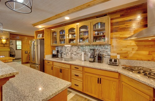 Lake Lafayette Cottage | Lakefront Family Cabin w/Patios in Odessa!
