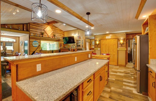 Lake Lafayette Cottage | Lakefront Family Cabin w/Patios in Odessa!