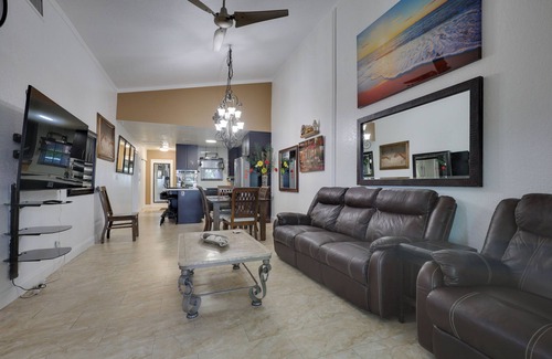 Fort Lauderdale Apartment | Lakefront Getaway w/Dock Near Las Olas Beach