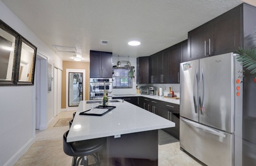 Fort Lauderdale Apartment | Lakefront Getaway w/Dock Near Las Olas Beach
