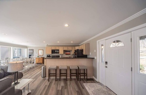 Cadiz House | Lakefront Getaway – Dock, Fishing & Swimming