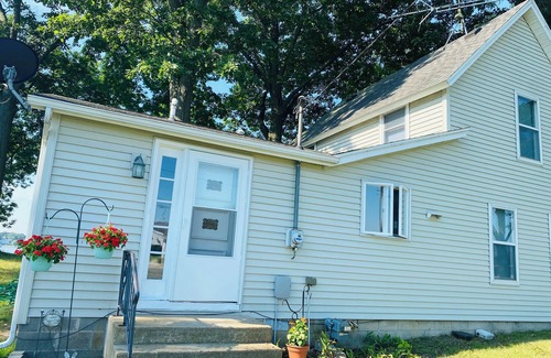 Marcellus Cottage | Lakefront getaway on Fish Lake