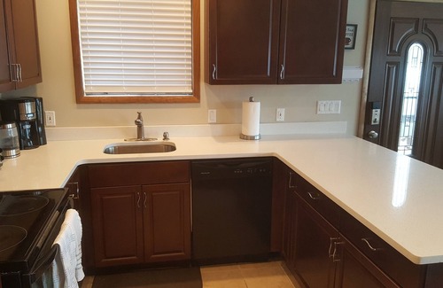 Tobyhanna Ski Chalet | Lakefront, Gorgeous Views Firepit AC Wifi Kayaks Paddle board Kalahari Camelback