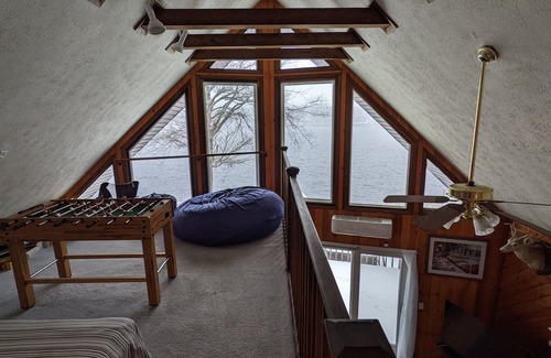 Tobyhanna Ski Chalet | Lakefront, Gorgeous Views Firepit AC Wifi Kayaks Paddle board Kalahari Camelback
