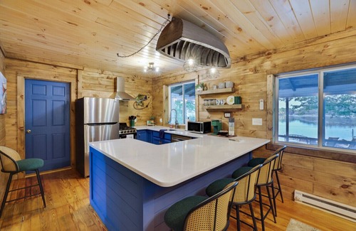 Saylorsburg Apartment | Lakefront Haven Modern Cottage