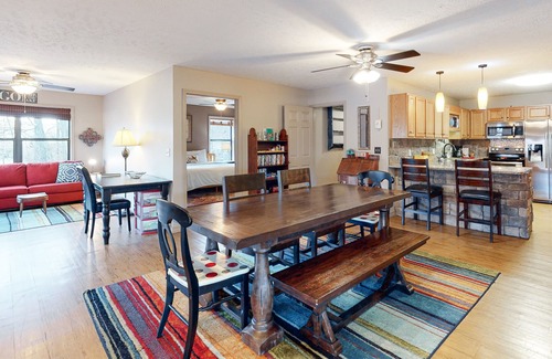 Eureka Springs House | Lakefront home on Beaver Lake with deck, easy shore access, decks & boat access