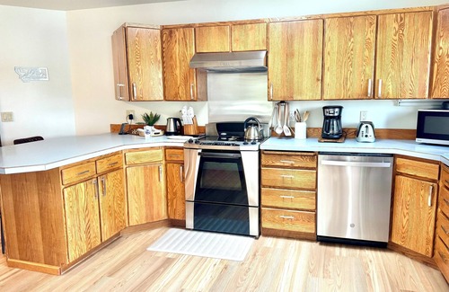 Kalispell House | Lakefront Home on Foys Lake Just Minutes From Kalispell/Glacier w/Hot tub for 6!