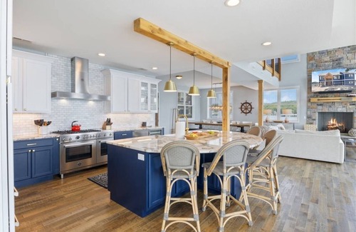 Gravois Mills House | Lakefront Home on the Point