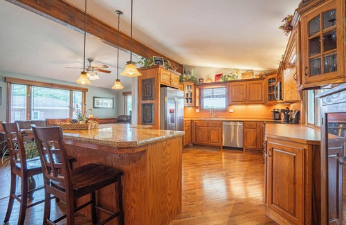 Camdenton House | LAKEFRONT HOME w/Dock Slip PRIVATE POOL& nBackyard bar&grill Perfect 4 Familiesn