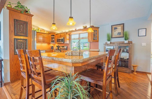 Camdenton House | LAKEFRONT HOME w/Dock Slip PRIVATE POOL& nBackyard bar&grill Perfect 4 Familiesn