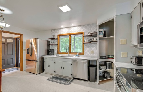 Eagle River House | Lakefront Home w/Fire Pit in Eagle River