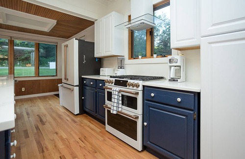 Michigan City House | Lakefront home! Water view from the house. Less than 3 minutes stroll to beach!