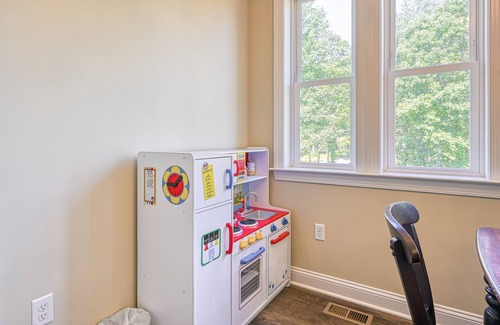 Mineral House | Lakefront home with dock, washer/dryer, firepit & AC - dog-friendly