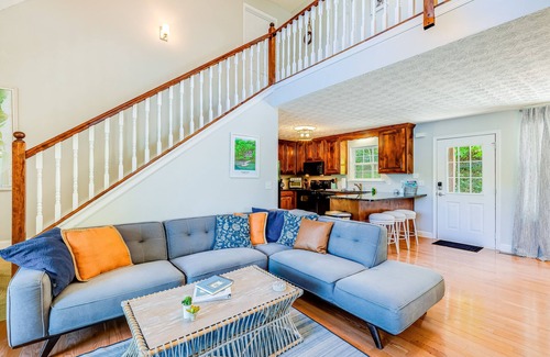 Hiawassee Cabin | Lakefront home with private hot tub, dock, 2 decks & fireplace