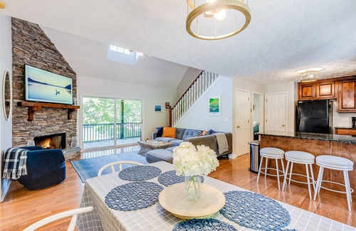 Hiawassee Cabin | Lakefront home with private hot tub, dock, 2 decks & fireplace