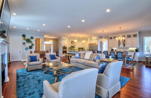 Hot Springs House | Lakefront home with private dock, 2 kitchens, 2 living areas, grill, pool table
