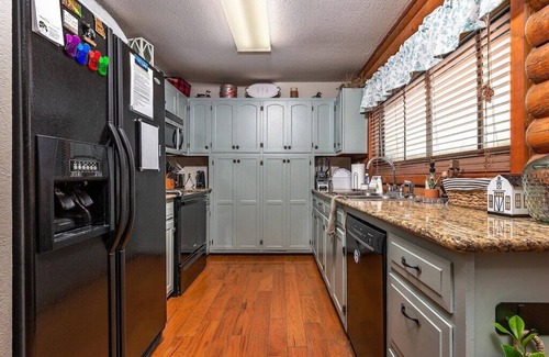 Kimberling City House | Lakefront! Hot Tub-Fire Pit, game room, paddle boards & canoe!