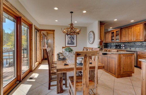 Tahoe Vista House | Lakefront | Hot Tub | Buoy | Game Room | Walk to the Beach (Steeple)